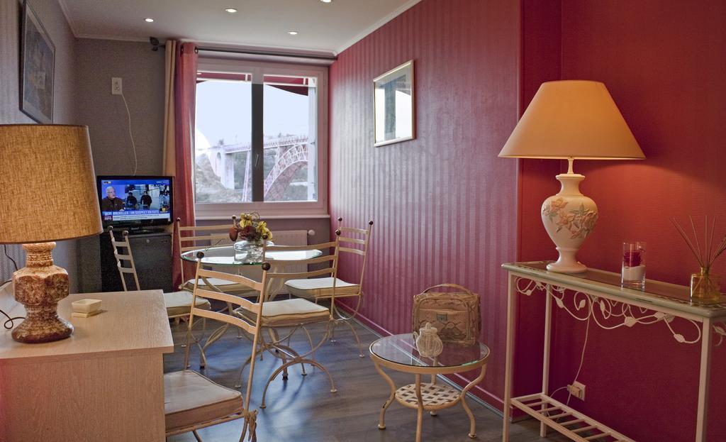 Logis Hotel Beau Site Loubaresse  Екстер'єр фото