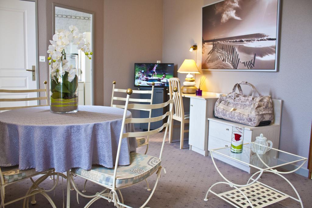 Logis Hotel Beau Site Loubaresse  Екстер'єр фото